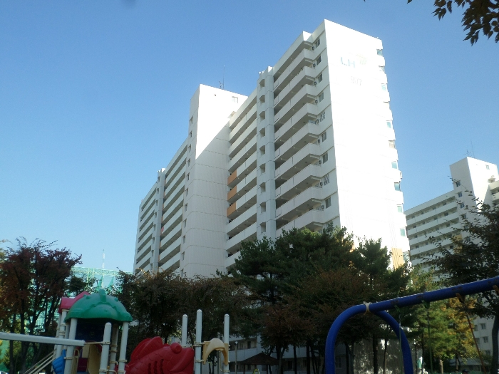 본건 외부전경 (서측에서 촬영)