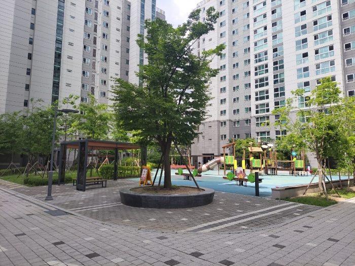 [ 본건 아파트 단지 내 전경 ]