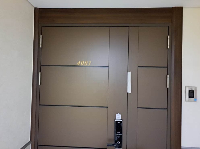 본건 4003호 현관문