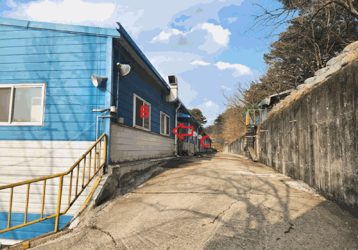 동측 옹벽 부분, B 2층 출입구