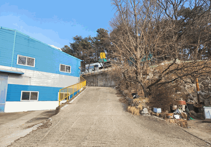 남동측 옹벽 부분