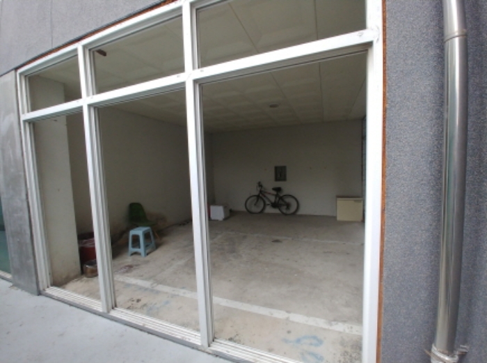 상가 뒷편 빈 공간 (1)