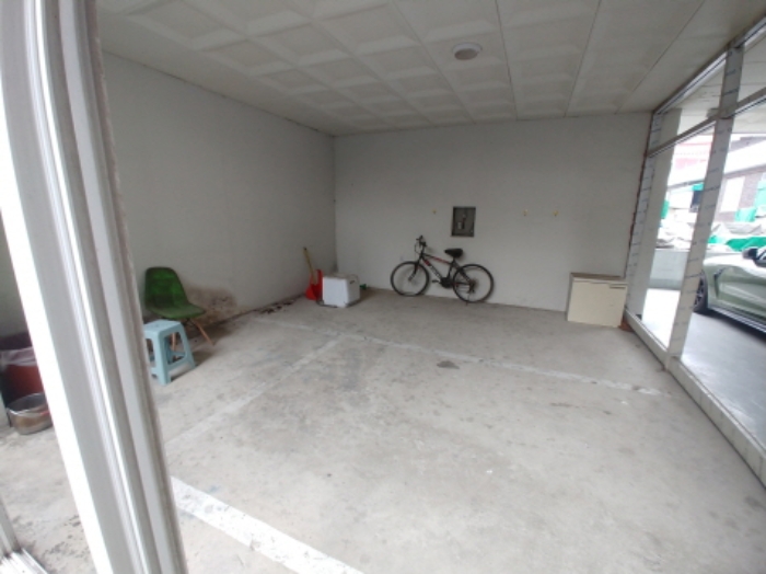 상가 뒷편 빈 공간 (2)