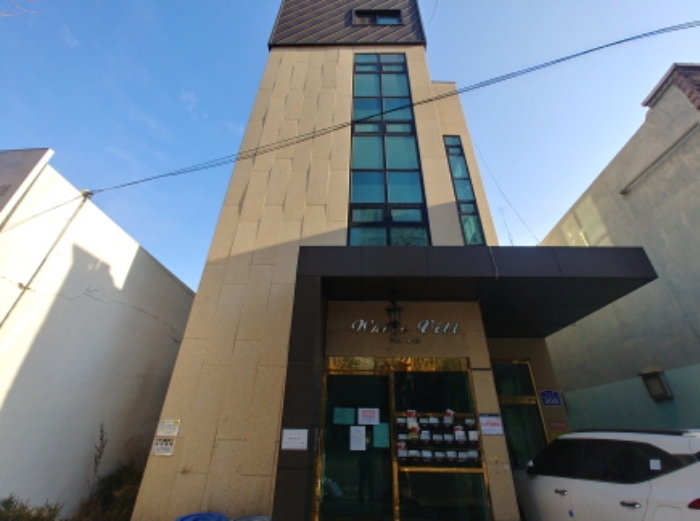 건물 전경(도로변)