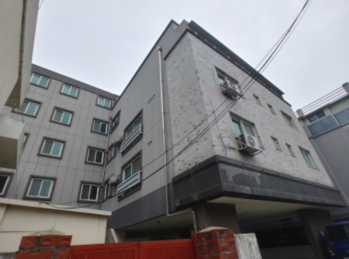 건물 전경(주차장쪽)