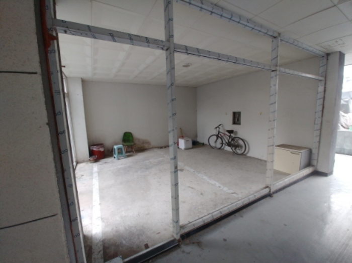 상가 뒷편 빈 공간 (4)