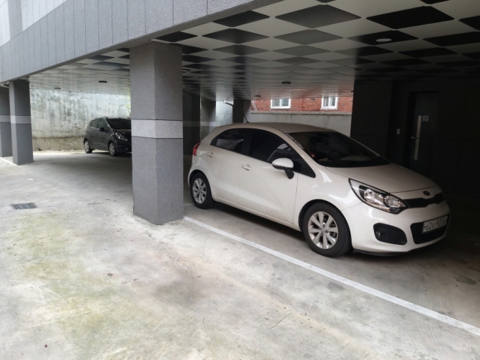 본건 전경(1층 주차장)