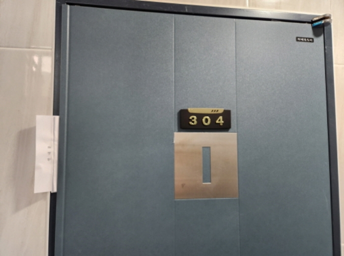 304호 안내문 부착