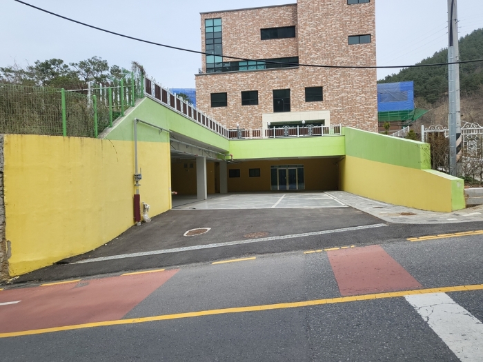 본건 기호(1) 지상 타인소유 건물