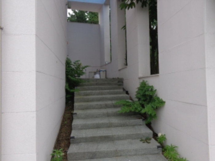 [목록 5] 지상 2층 객실로 올라가는 계단의 모습