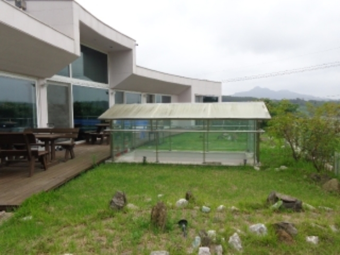 [목록 5] 지상 2층 각 객실 남쪽에 있는 옥상 정원의 모습