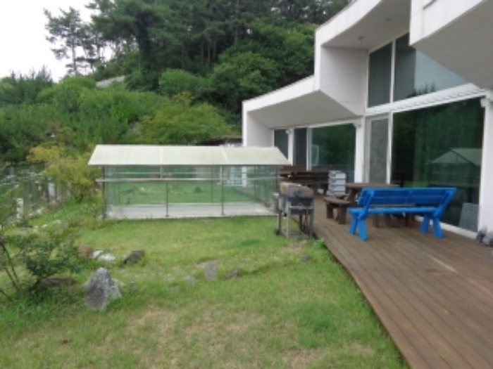 [목록 5] 지상 2층 각 객실 남쪽에 있는 옥상 정원의 모습