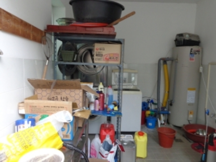 [목록 2] 지상 1층 북서쪽에 있는 다용도실의 내부 모습