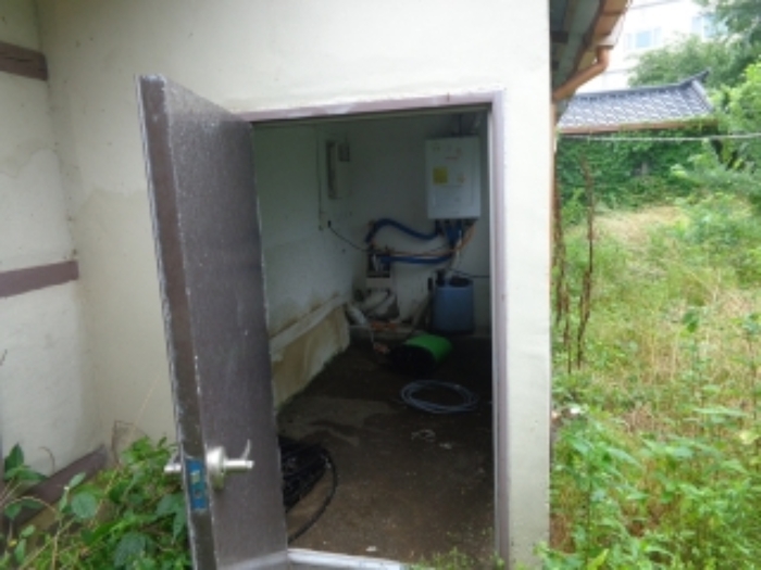 [목록 2] 주건물(본채) 북동쪽에 있는 보일러실의 모습