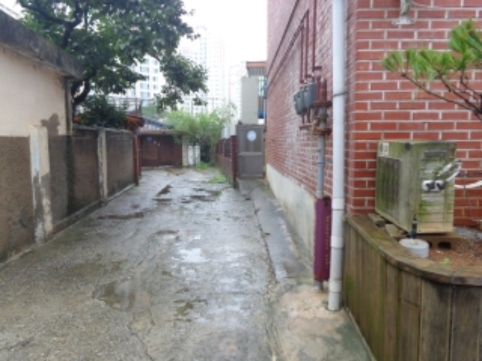 [목록 1] 서쪽 길쭉한 모양의 형상을 한 지상의 모습