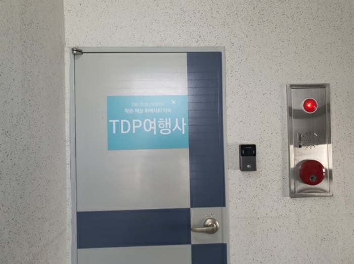 기호(2)건물 3층 현관입구부분