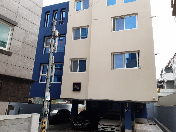 건물 서측측면 전경