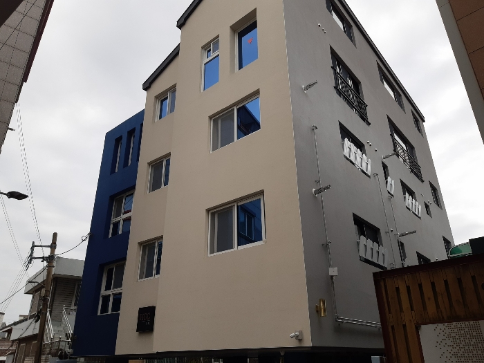 건물 전면, 측면 전경