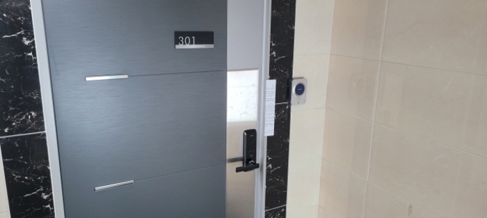 3층 301호 부동산현황조사 안내문 사진