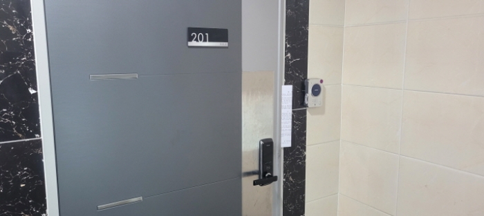 2층 201호 부동산현황조사 안내문 사진