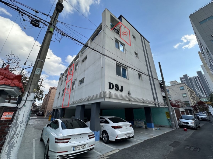 일련번호 가) 및 제시외 건물(기호 ㉠-㉢) 전경