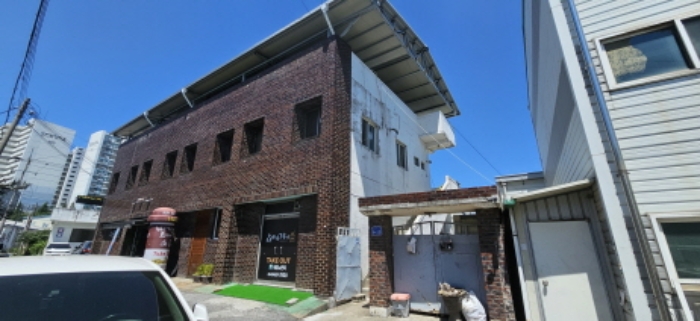 비산동 1042-6 2층 건물 및 주변