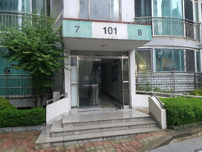 본동 공동출입구