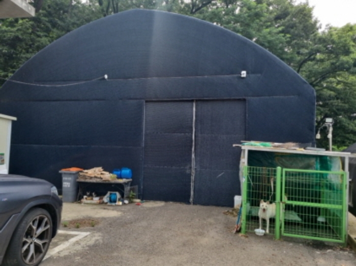 제시외 건물(비닐하우스형 창고 및 견사)