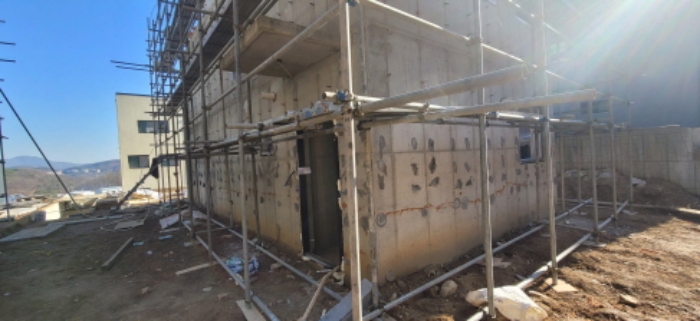 목록5(15동) 출입구(안내문부착)