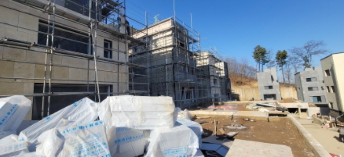 목록1 1층 전면 경계부분 전경(15동에서)