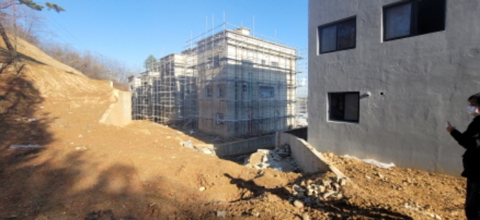 목록1 좌측 후면 경계부분 전경(목록15-16-17-18동 순)