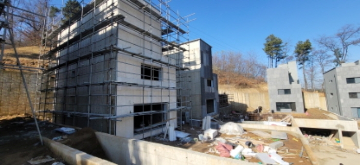 제시외3층 건물(17동) 전면전경