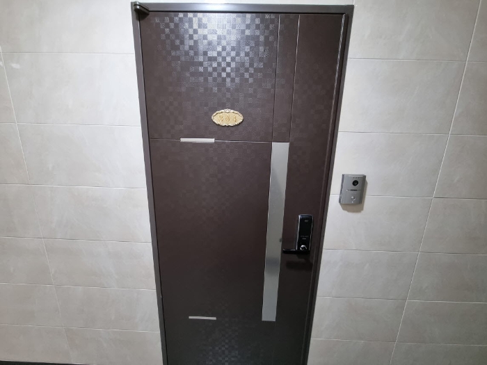 목록2. 304호 출입문