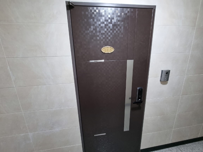 목록2. 404호 출입문