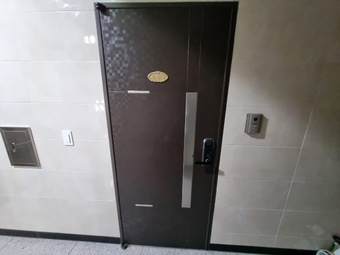 목록2. 501호 출입문