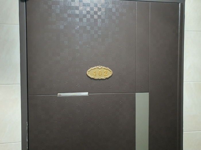 402호 현관