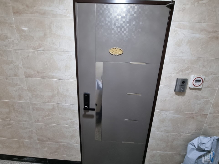 목록2. 202호 출입문