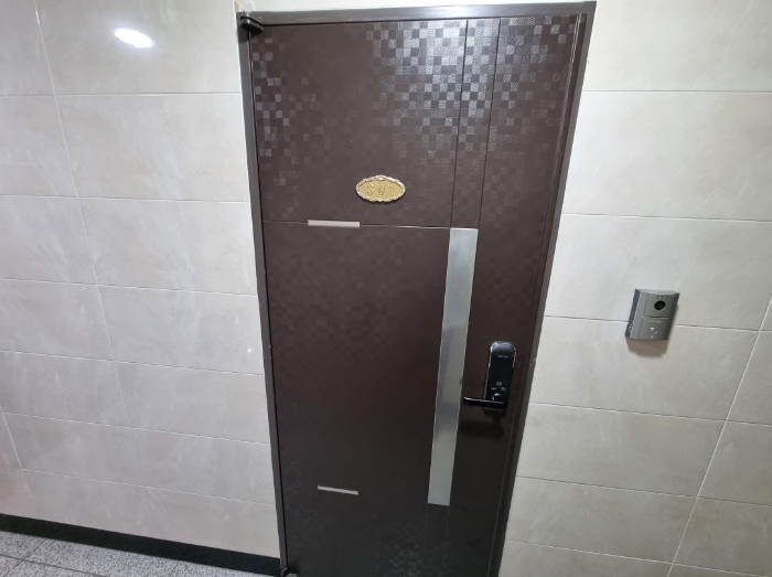 목록2. 301호 출입문