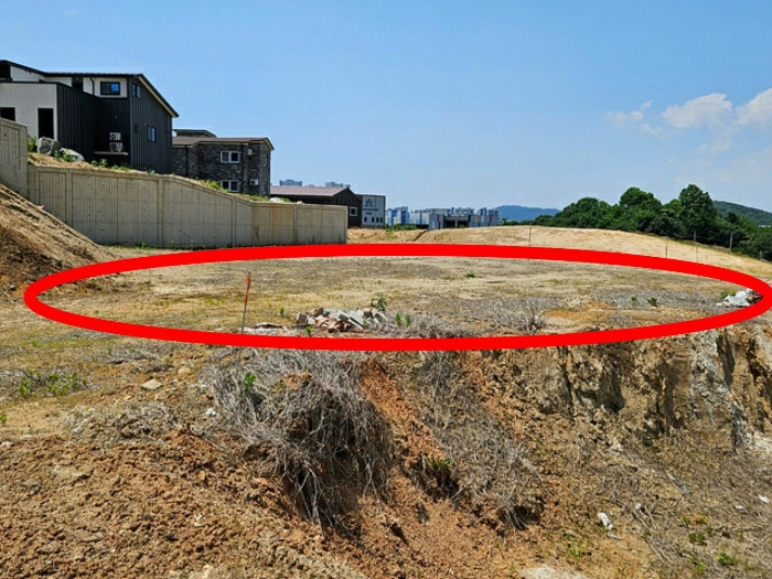 기호(1-4) 토지 본건 전경 - 본건 남측에서 촬영