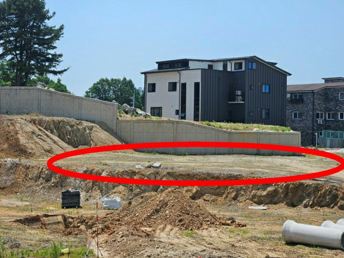 기호(1-4) 토지 본건 전경 - 본건 동측에서 촬영