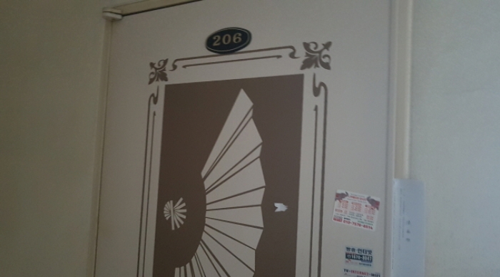 * 목록2. 206호 현관문 전경