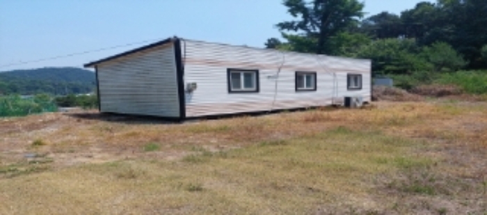 목록1 토지 일부(제시외 이동식 주택) 전경