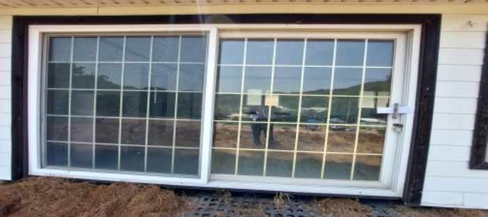 목록1 토지 일부(제시외 이동식 주택 출입문) 전경