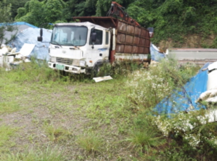 * 본건 목적물7. 소재 방치된 트럭 전경