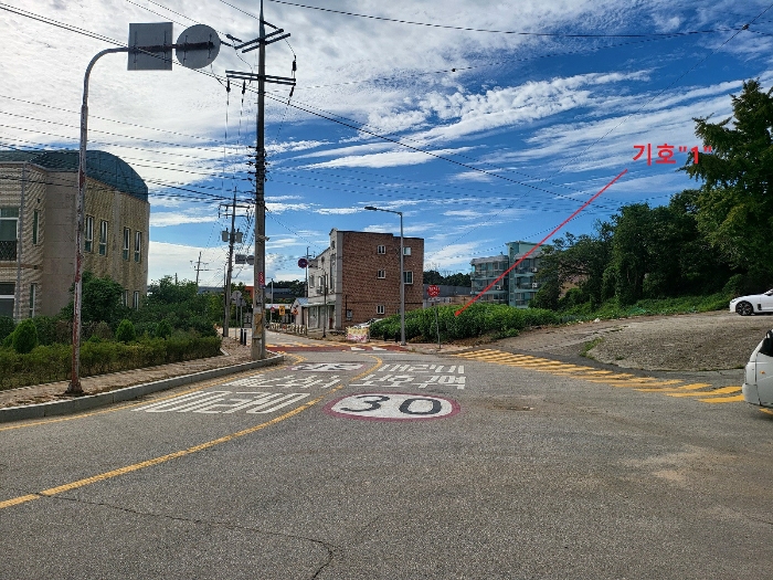 본 건 기호"1" 및 주위 전경(남동측에서 촬영)