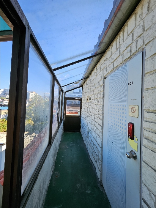 본건 건물 3층 통로 전경