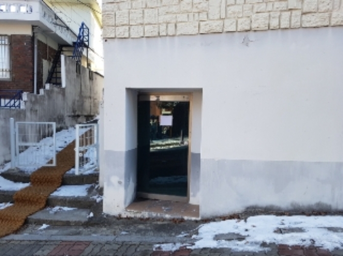 제시부동산 목록1번
지하층출입문