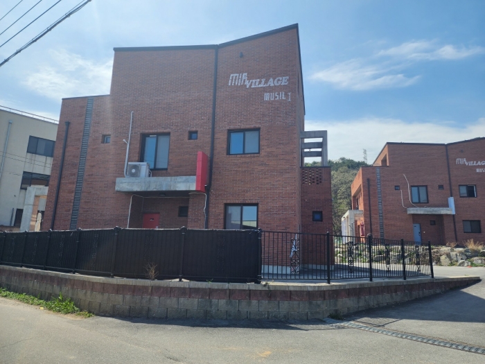 [기호(1) 토지 및 기호(2) 건물]