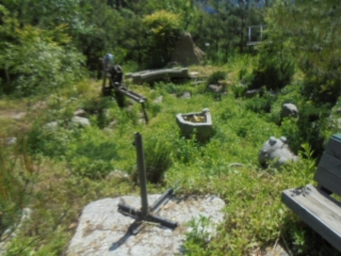 목적물 3번에 인공연못, 조경수