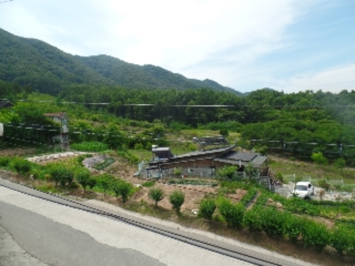 기호 9. 동측 및 주위환경